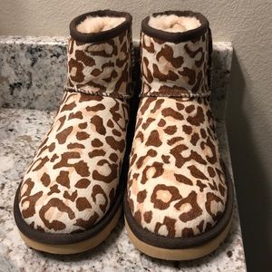 Women UGG Classic Mini Leopard Boots Size 6